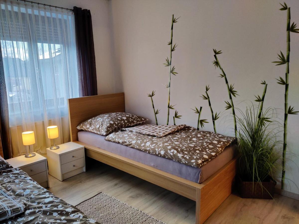 Holiday Home In Quiet Beautiful Area With Two Separate, Modern, Furnished Apartments Deutsch-Wagram Exterior foto