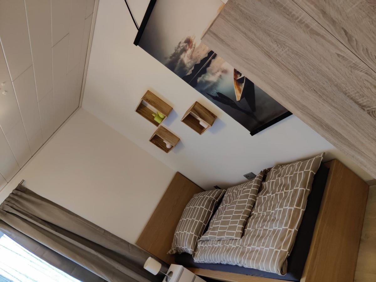 Holiday Home In Quiet Beautiful Area With Two Separate, Modern, Furnished Apartments Deutsch-Wagram Exterior foto